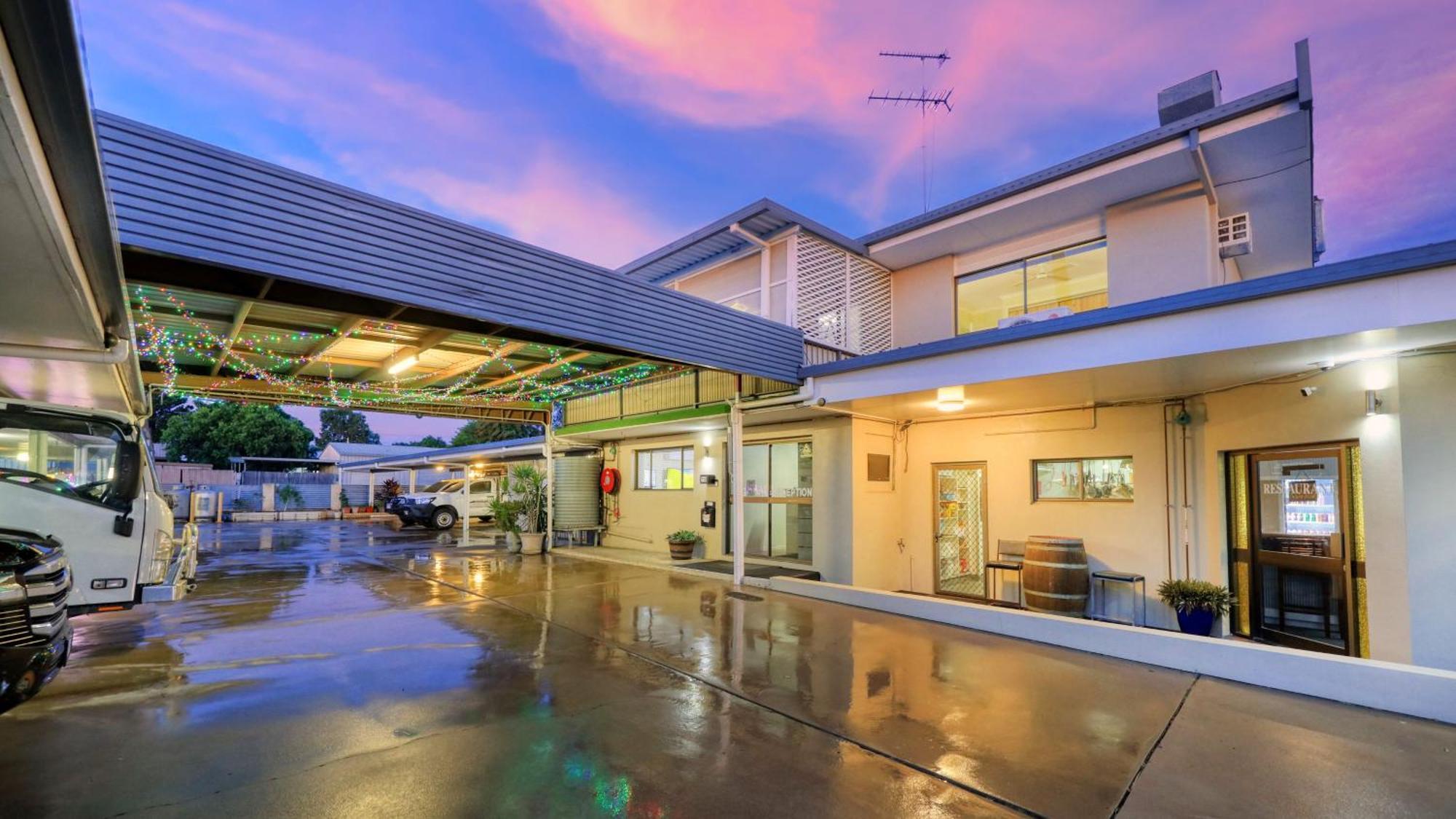 Hotel Centre & Steakhouse Restaurant Biloela